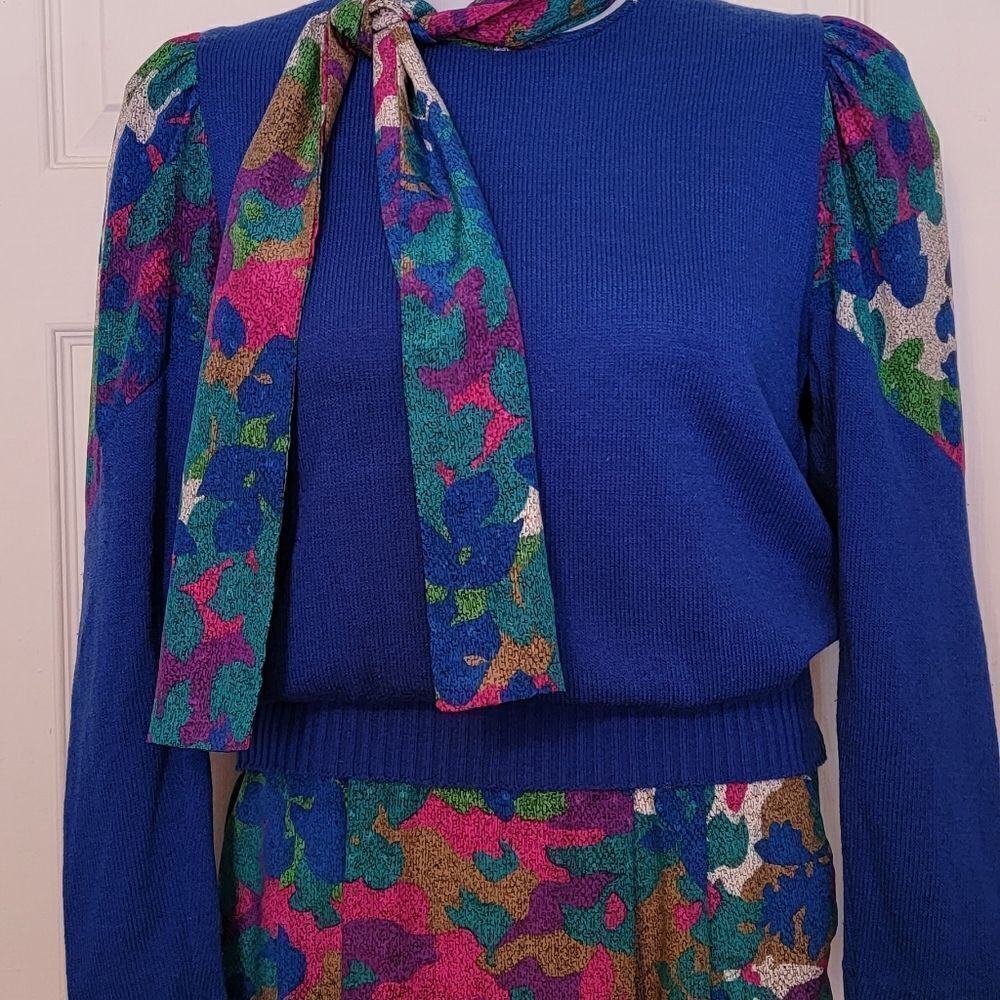 #302 Anthony Sicari- Blue Sweater, w Printed Tie & Skirt,size 12 - Picture 8 of 9
